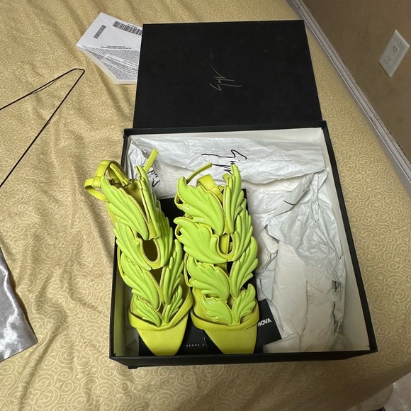 Giuseppe neon green heels size 7 only worn once. - Picture 4 of 5